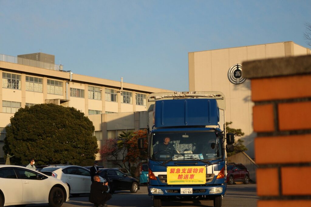 輪島へ救援物資搬送隊が出発しました。|愛知県立安城東高等学校同窓会　碧海野会「達」